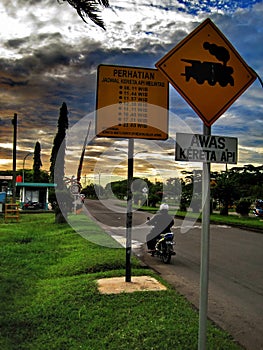 The road sign approaching the railroad crossing
