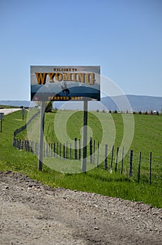 Road sign indicating entry into the state of wyoming, USA
