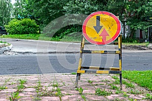 Road sign indicating oncoming traffic which needs to yield