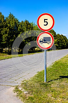 road sign limiting the speed of movement and the passage of heavy vehicles.