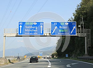 Directions to cities and italian border on the Austrian motorway photo