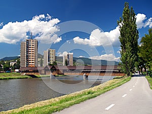 Road to Bysterec and the colonnade bridge