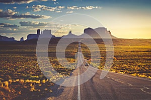 Road to Monument Valley Navajo Tribal Park