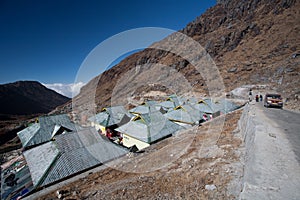 Road to Yamthung Valley 2