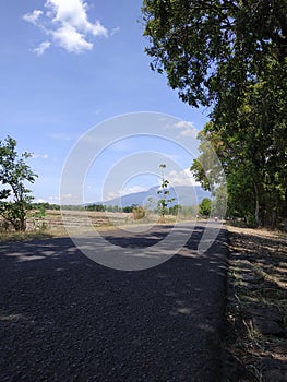 the road towards Mount Lawu