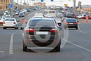 Road traffic towards the bridge