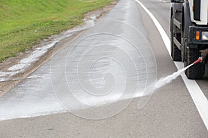 Roadside cleaning with water jet