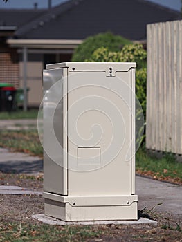 A roadside fiber distribution cabinet for broadband internet