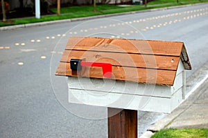 Roadside mail box