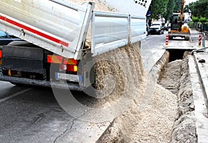 Roadworks for the laying of underground cables in the city