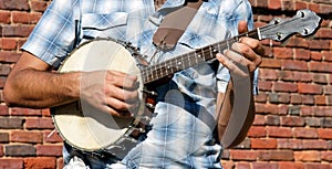 Roaming banjo player