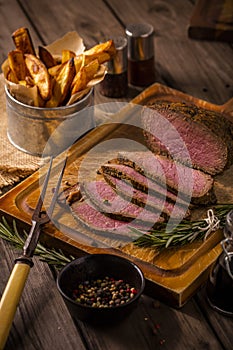 Roast beef with chips rustic