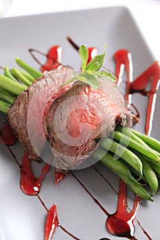 Roast beef with string beans