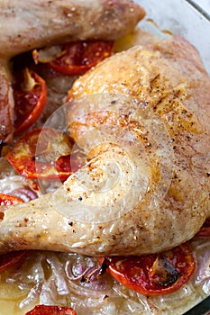 Roast chicken with tomato and onion