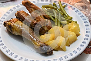 Roast guinea fowl with potatoes and green beans