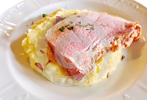 Roast ham with mashed potatoes