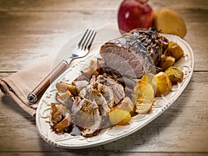 Roast with potatoes and apple