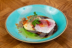 Roasted beefsteak with egg