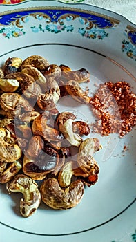 Roasted Cashew with Chillie pieces and salt mix