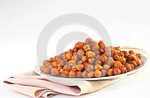Roasted chickpeas make for a yummy treat that is low salt, low calorie and is a healthy choice instead of store bought food