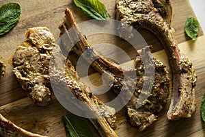 Roasted lamb chops flavored with mint.