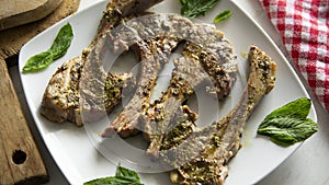 Roasted lamb chops flavored with mint.