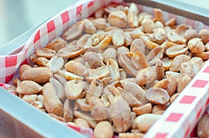 Roasted marinated peanuts