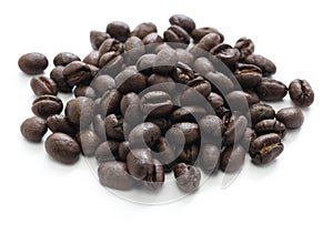 Roasted peaberry coffee beans
