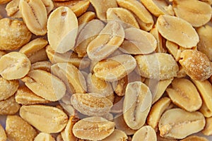 Roasted peanuts with salt