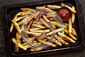 Roasted potato fries and tomato sauce