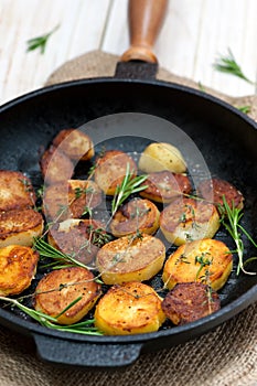 Roasted potato with sea solt and thyme seasoning