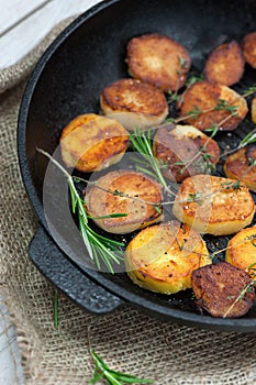 Roasted potato with sea solt and thyme seasoning
