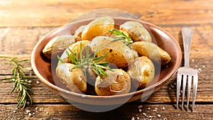 roasted potatoes with salt