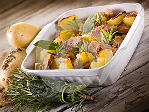 Roasted potatoes with tuna