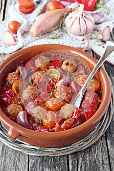 Roasted vegetables with meatballs