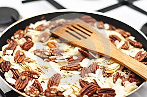 Roasting almonds and pecan nuts
