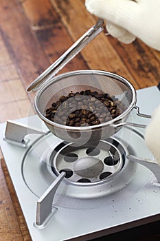 Roasting coffee beans process by handy roaster at home