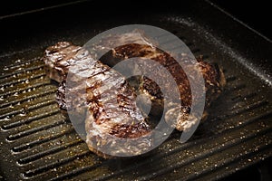 Roasting rump steaks in a grill pan