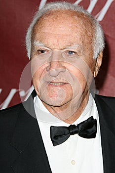 Robert Loggia