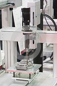 Robot arm for automatic production line