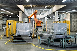 Robot Hand manipulator packaging factory products from conveyor into container