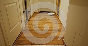 Robot vacuum cleaner removes the hallway time-lapse