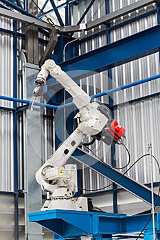 Robotic arc welding machine