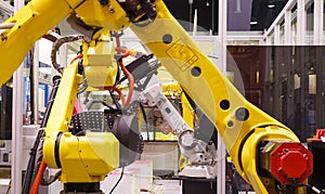 Robotic arm manipulators on conveyor Tracking controller