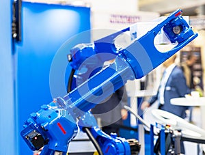 Robotic or robot arm for industrial tasks