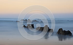 Rocas en la playa de Sopelana, Bizkaia