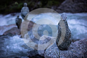 Rock balancing in a stram