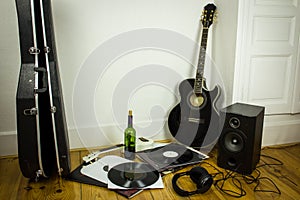 Rock'n'roll setup with ukulele, acoustic guitar, speaker, vinyl