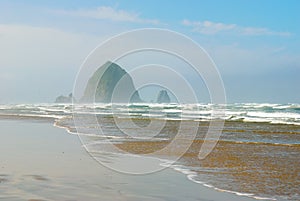 The rock Â«head of yaquinaÂ» on the coast of the Pacific Ocean. USA. Oregon