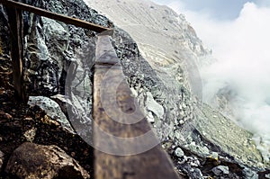 Rocks that contain sulfur compounds